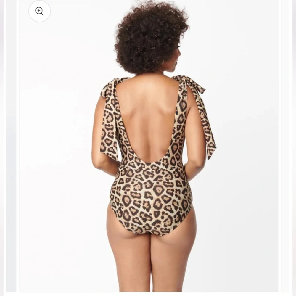 Unique Vintage NWT Leopard‎ Print Plunge One Piece Swimsuit